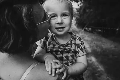fkf_franziska_kestel_fotografie_familienfotografie_familienreportage_streuobstwiese_spaziergang-3-swiper5-400