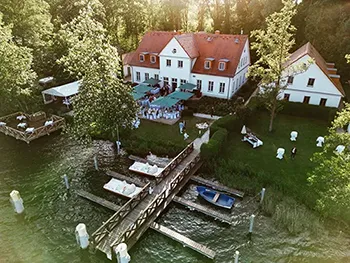 fkf_franziska_kestel_fotografie_hochzeit_hochzeitsreportage_heiraten_see_freie_trauung-18-swiper6-350