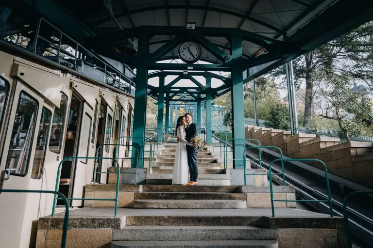 fkf_franziska_kestel_fotografie_hochzeit_hochzeitsreportage_heiraten_standseilbahn-web-1920-swiper
